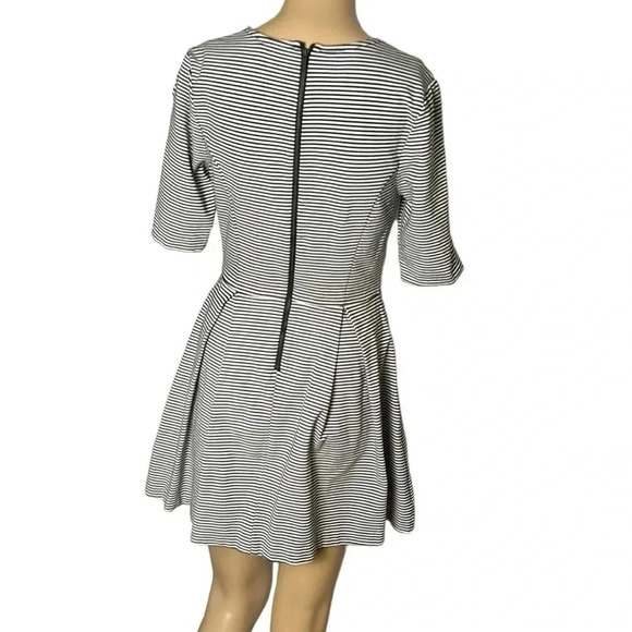 Guess dress ,women S. Black & White striped,fit & flare,pleats,V-neck,classic,EC - Picture 4 of 15